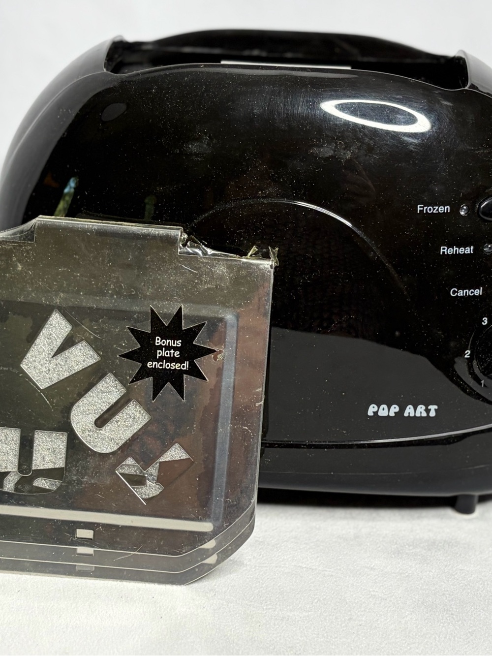 Pop Art Toaster 4 Inserts to Burn Designs into Bread 2-Slice Modern Black